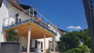 Fertigung und Montage von Stahlgeländer feuerverzinkt