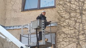 Herstellung, Lieferung und Montage eines Balkons.